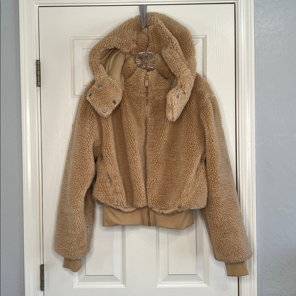 ALO Foxy Sherpa jacket size small camel color teddy - Picture 7 of 15